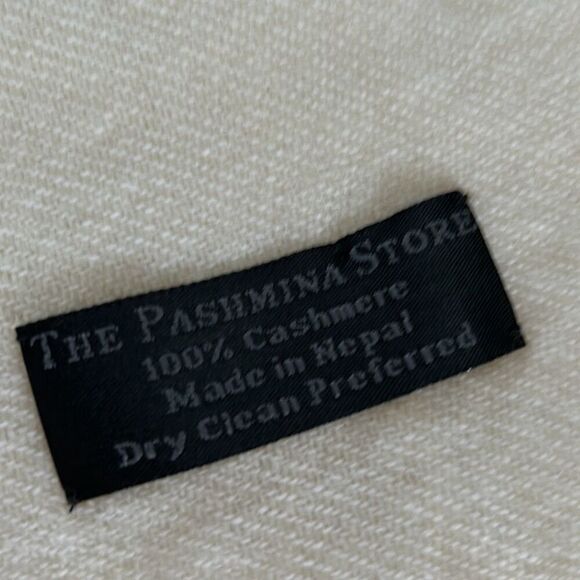 The pashmina Store 100% Kashmir Pena large with fringe cream - Picture 2 of 5